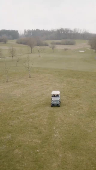 🏙️Viele Anleger schauen auf Schlagzeilen, aber kaum jemand schaut auf den Wohnraummangel.

Täglich wird über Krisen, Zinsen oder Inflation berichtet, es bleibt ein entscheidender Faktor oft unbeachtet:

In vielen Regionen wird seit Jahren zu wenig gebaut.

Hohe Baukosten, strengere Vorgaben und wirtschaftliche Unsicherheit führen dazu, dass immer mehr Projekte gestoppt oder gar nicht erst umgesetzt werden.

Das Angebot wächst langsamer, die Nachfrage nach Wohnraum bleibt.

Gerade dieser strukturelle Engpass ist einer der wichtigsten Treiber im Immobilienmarkt. 

📩 Wenn Sie verstehen möchten, wie sich solche Entwicklungen auf steueroptimierte Kapitalanlagen auswirken, melden Sie sich gerne bei uns.  Unbezahlte Werbung @golfplatz_badabbach