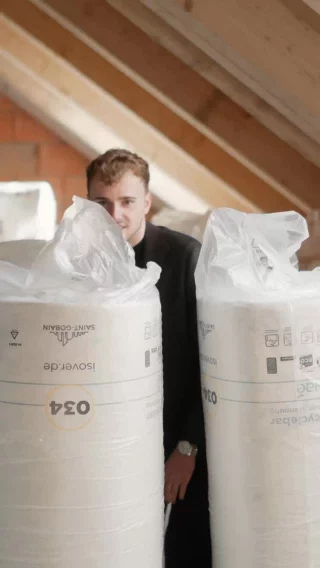 🤔Viele sagen gerade: Immobilien sind am Limit.
Genau das ist der Denkfehler.

Wer nur auf aktuelle Kaufpreise schaut, übersieht, wie Immobilienmärkte wirklich funktionieren.

Preise entstehen nicht zufällig, sondern hängen direkt mit Baukosten, Materialpreisen, Energie und Löhnen zusammen.

Und genau diese Faktoren sind in den letzten Jahren deutlich gestiegen und steigen weiter.

Neue Immobilien werden immer teurer zu bauen und genau das wirkt sich langfristig auch auf bestehende Immobilien aus.

📈 Wer den Markt verstehen will, muss nicht nur auf Preise schauen, sondern auf die Struktur dahinter.

📩 Wenn Sie verstehen möchten, wie Kapitalanleger solche Entwicklungen strategisch nutzen, melden Sie sich gerne bei uns.