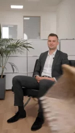 🚜 Der Baggerfahrer meinte:

„Das merkt keiner.“

Eine Stunde später war der Bagger im Boden verschwunden.

Die ganze Geschichte im Video. 😅