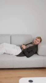 🚩 Nicht jede Immobilienberatung ist gleich.

Gerade bei Kapitalanlagen lohnt es sich, genau hinzuhören. Eine gute Immobilenberatung verkauft nicht einfach eine Immobilie, sondern hilft Ihnen die richtige Entscheidung für Ihre persönliche Situation zu treffen.

📩 Sie möchten wissen, ob eine Immobilie als Kapitalanlage zu Ihnen passt?  Vereinbaren Sie gerne ein unverbindliches Beratungsgespräch.